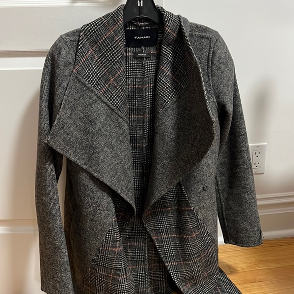 Tahari coat - Picture 1 of 3